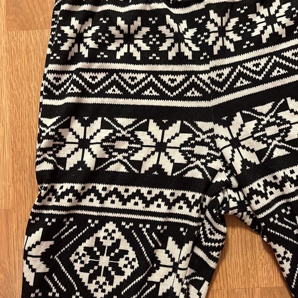 Black and White Pattern Leggings - Picture 2 of 3